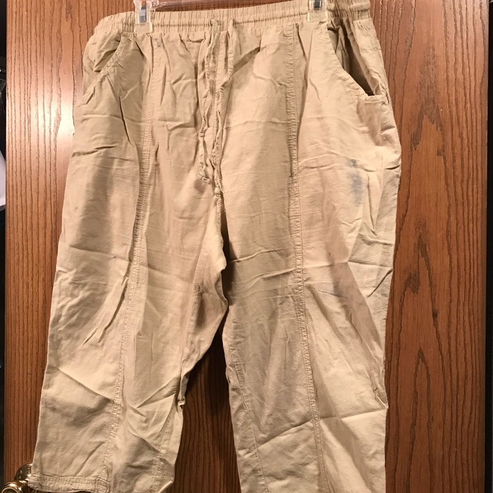 🚀5/$25🚀.     Tan capris 100% Cotton